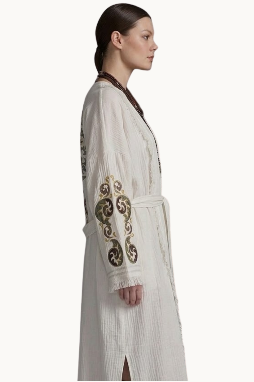 El Yapımı Beyaz Aerobin Kimono, El Boyaması Motifli