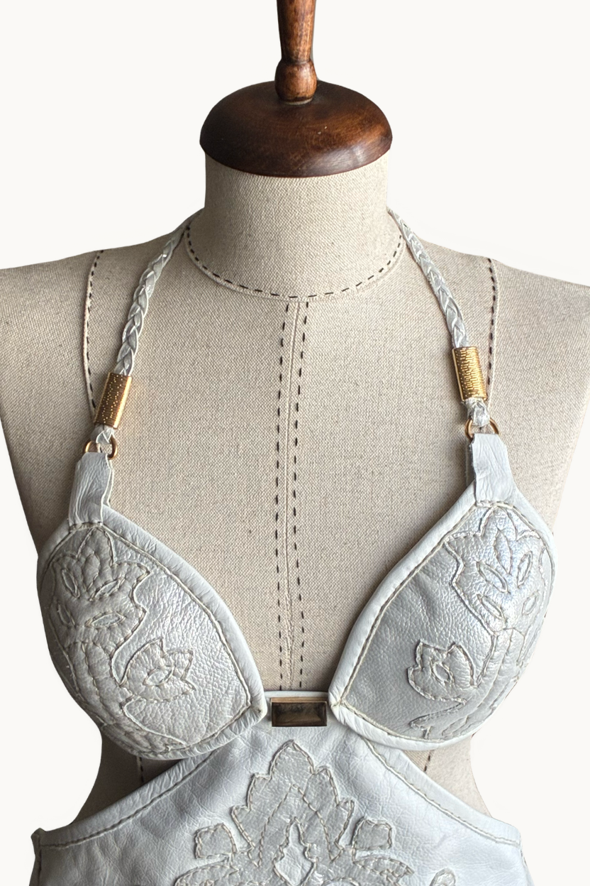 Top Corpiño Halter Color Marfil con Detalles Cosidos a Mano
