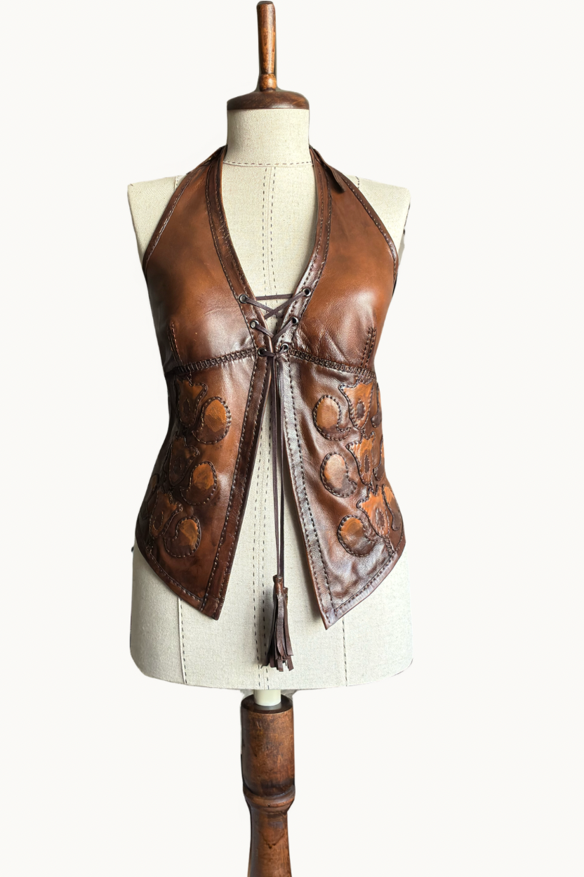 Chaleco Halter de Cuero Marrón con Cordones y Apliques Hecho a Mano